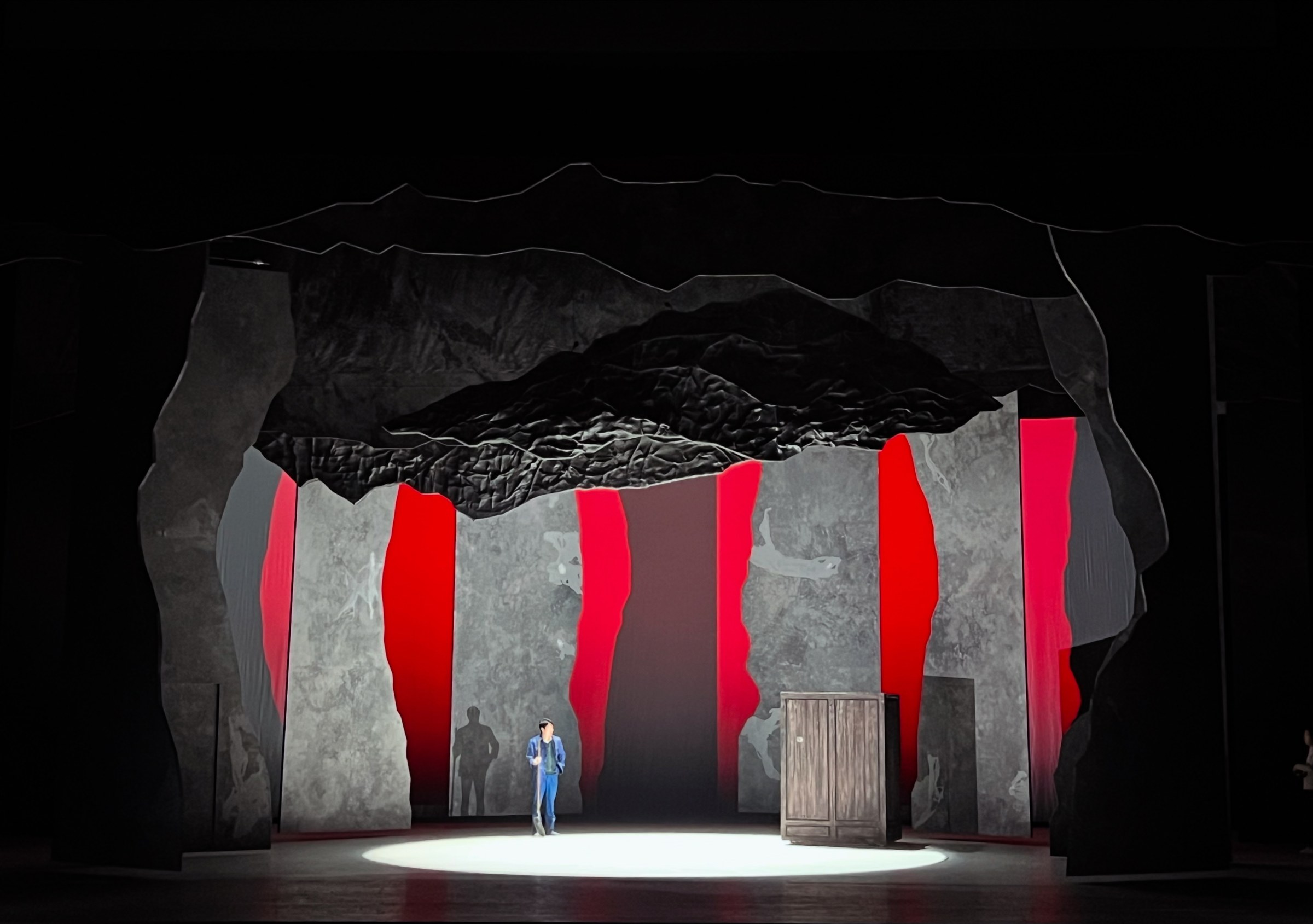 Wendao Kunlun — a monumental red stage space
